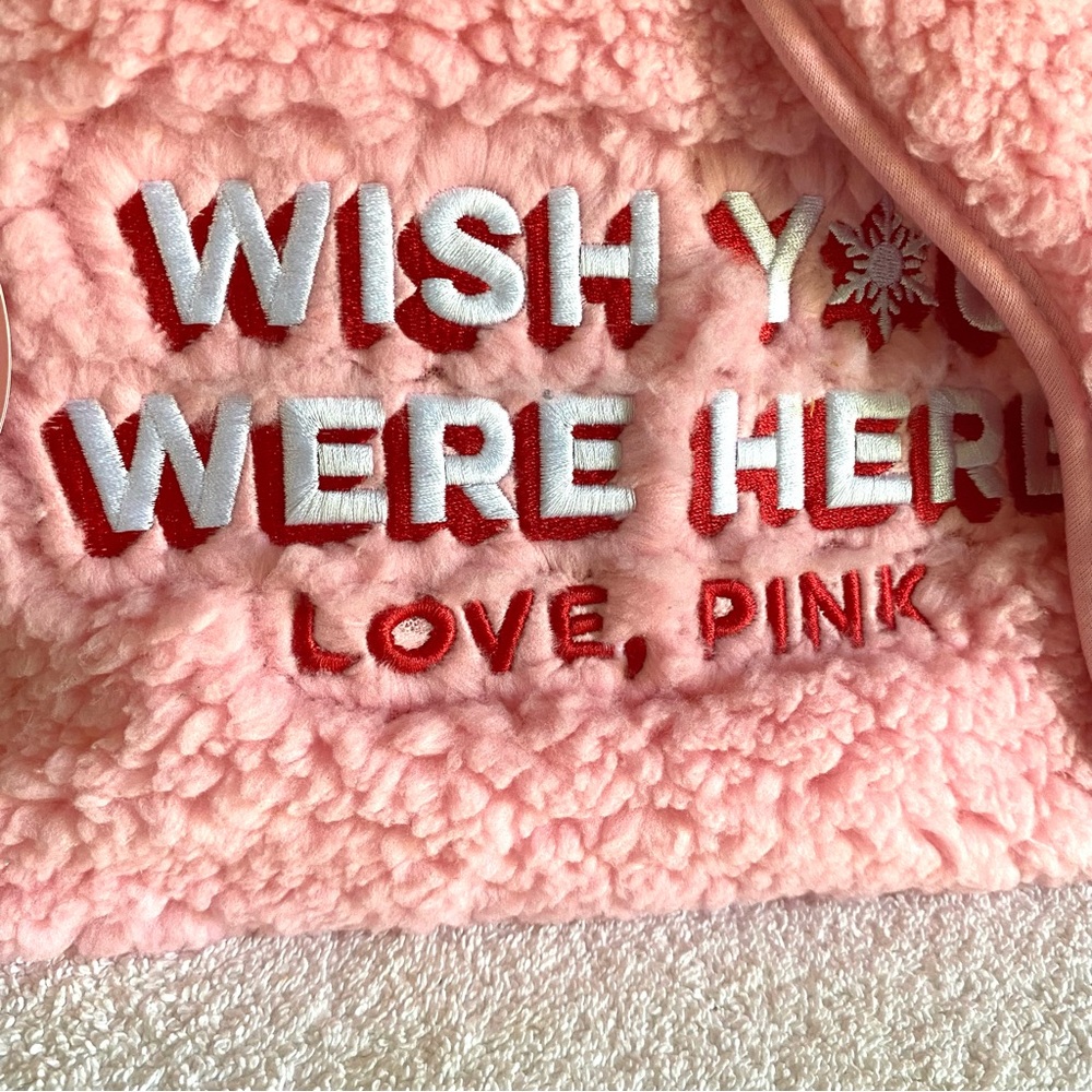Victoria's Secret PINK "Warm & Cozy" gift set with a fleece bag, and eye mask. - Picture 6 of 11